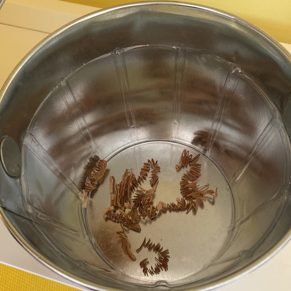 Galvanize silver shinny metal bucket pail w/ handle and paper confetti filler - Picture 7 of 12